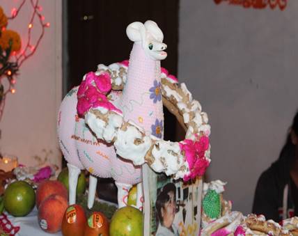 Pastel decorado con flores

Descripción generada automáticamente con confianza baja